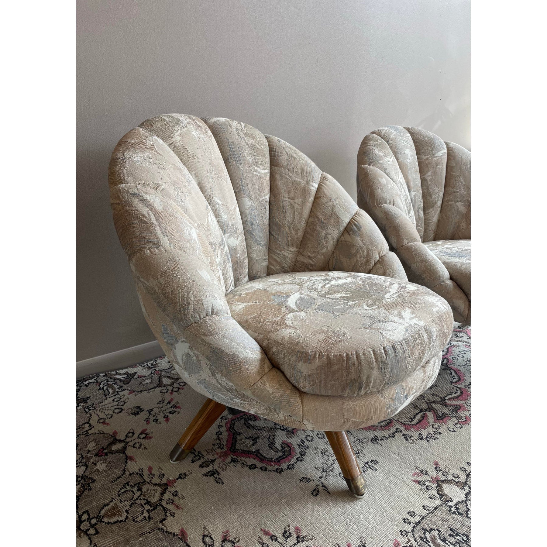 1960s Vintage Shell Swivel Chair