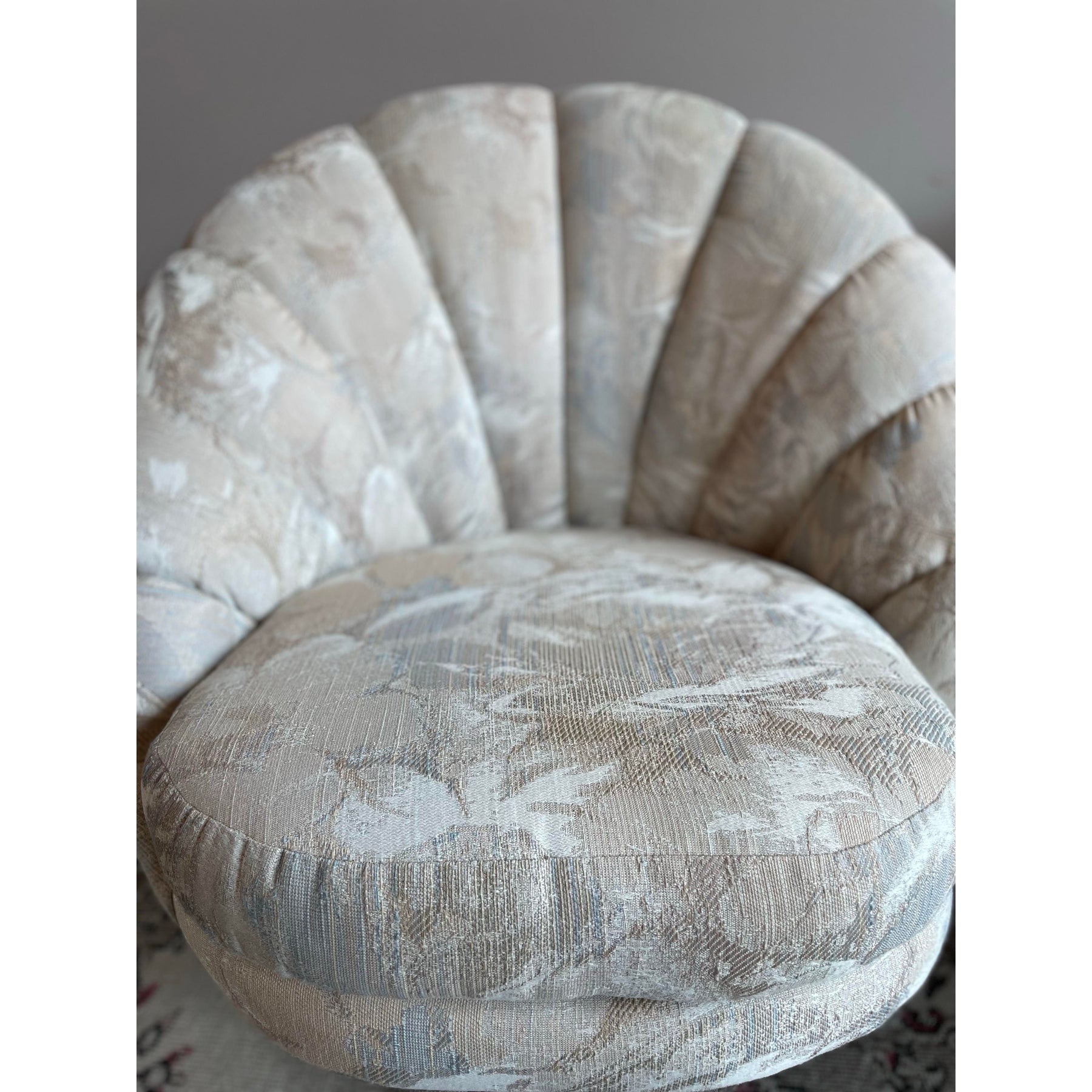 1960s Vintage Shell Swivel Chair