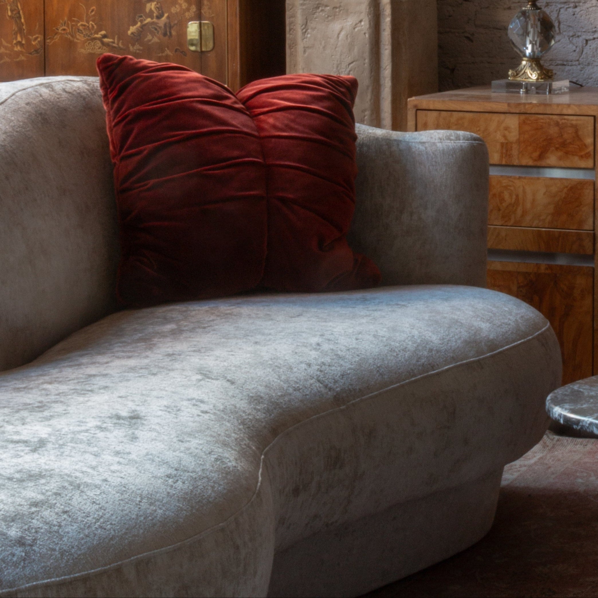 Curved Sofa Chaise 1980s in the Manner of Kagan