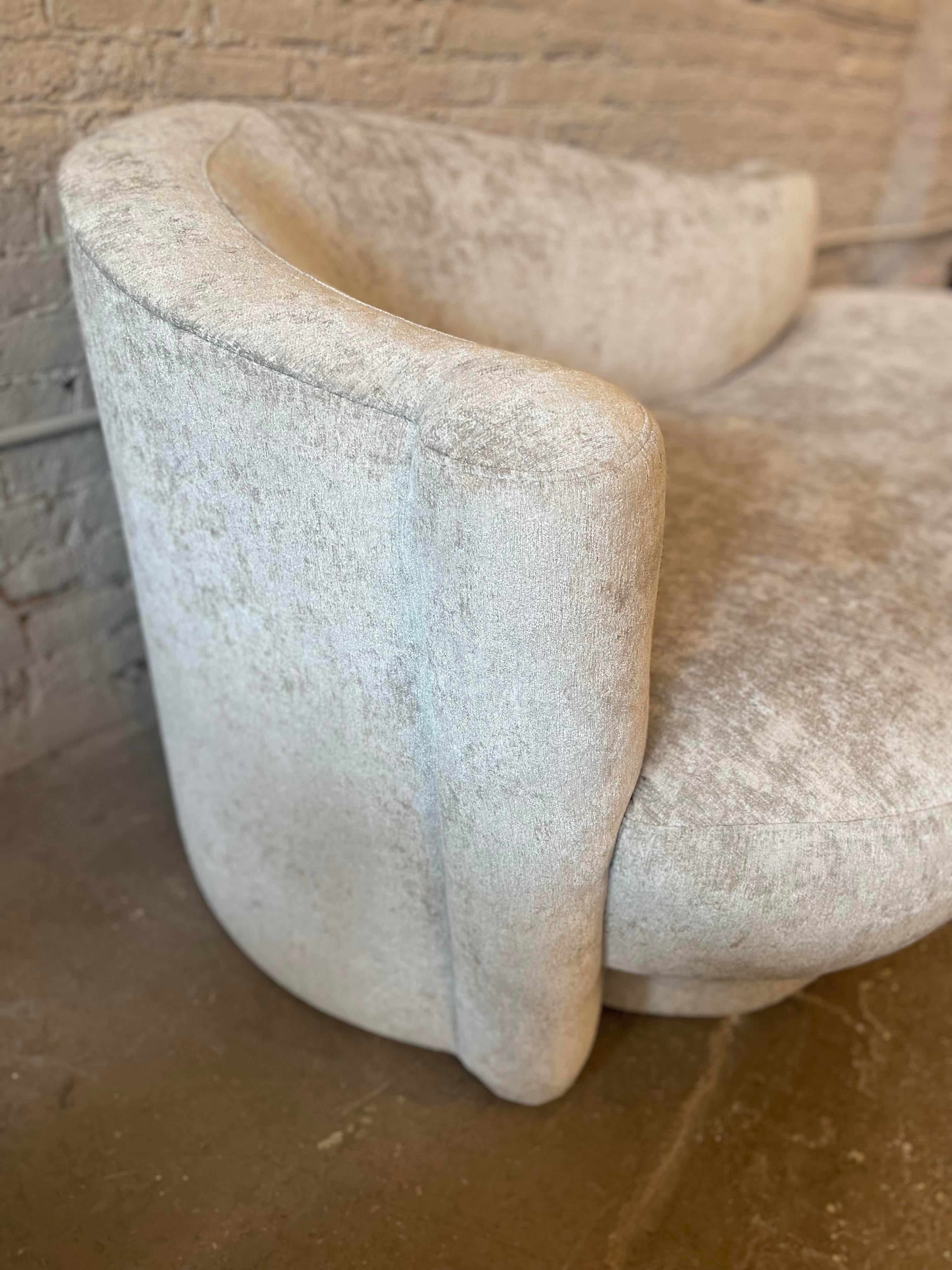 Curved Sofa Chaise 1980s in the Manner of Kagan