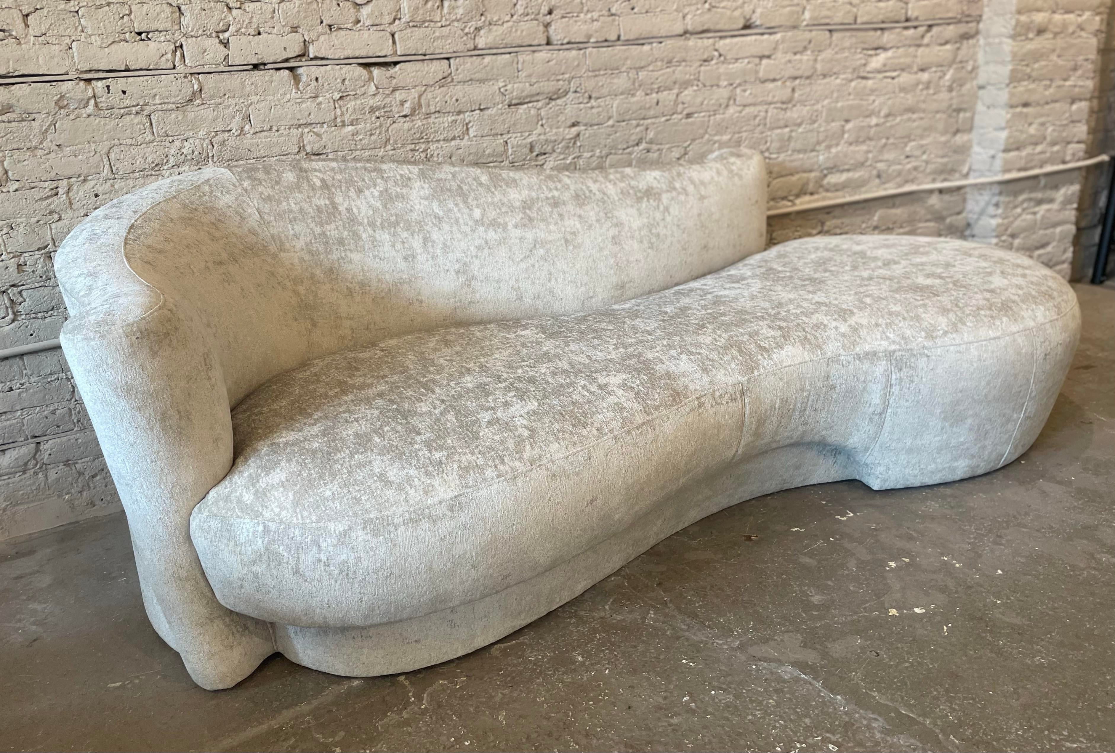 Curved Sofa Chaise 1980s in the Manner of Kagan