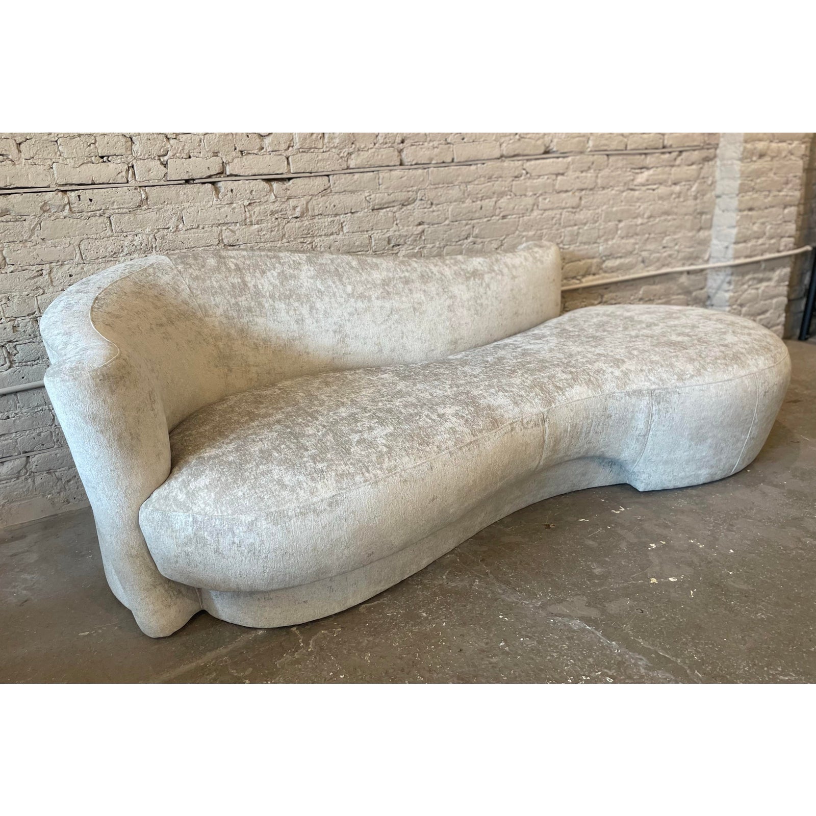 Curved Sofa Chaise 1980s in the Manner of Kagan