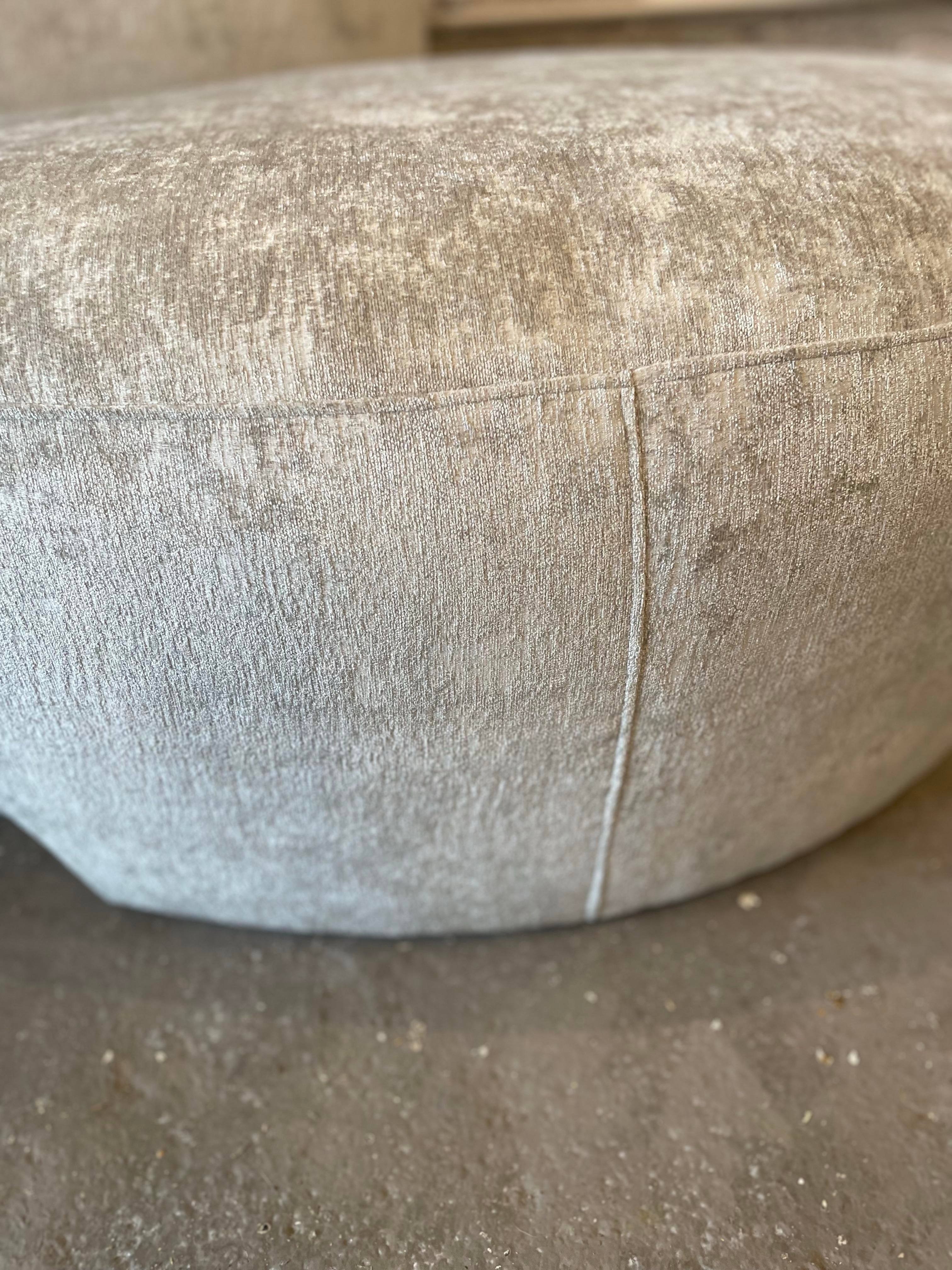 Curved Sofa Chaise 1980s in the Manner of Kagan