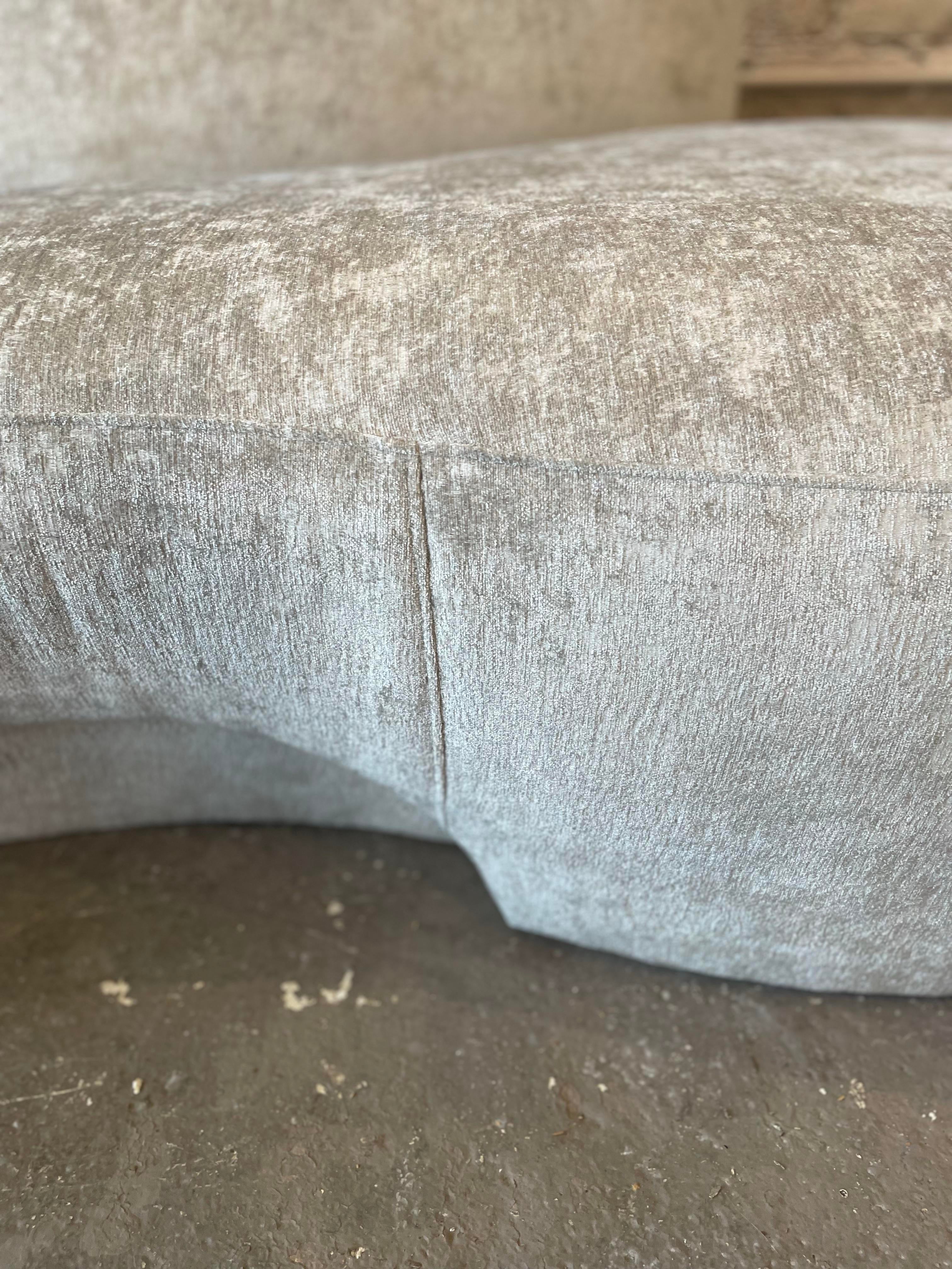 Curved Sofa Chaise 1980s in the Manner of Kagan
