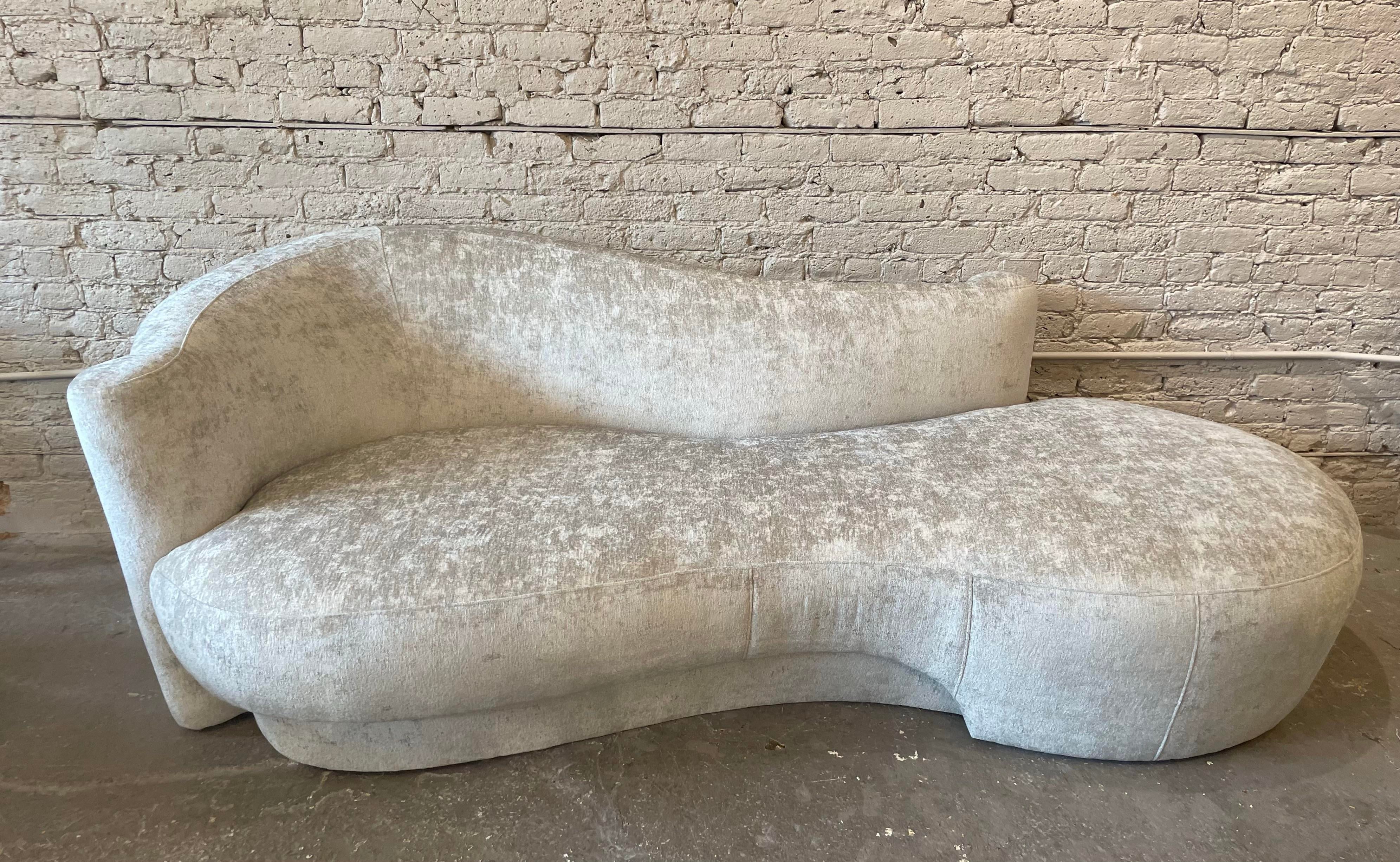 Curved Sofa Chaise 1980s in the Manner of Kagan