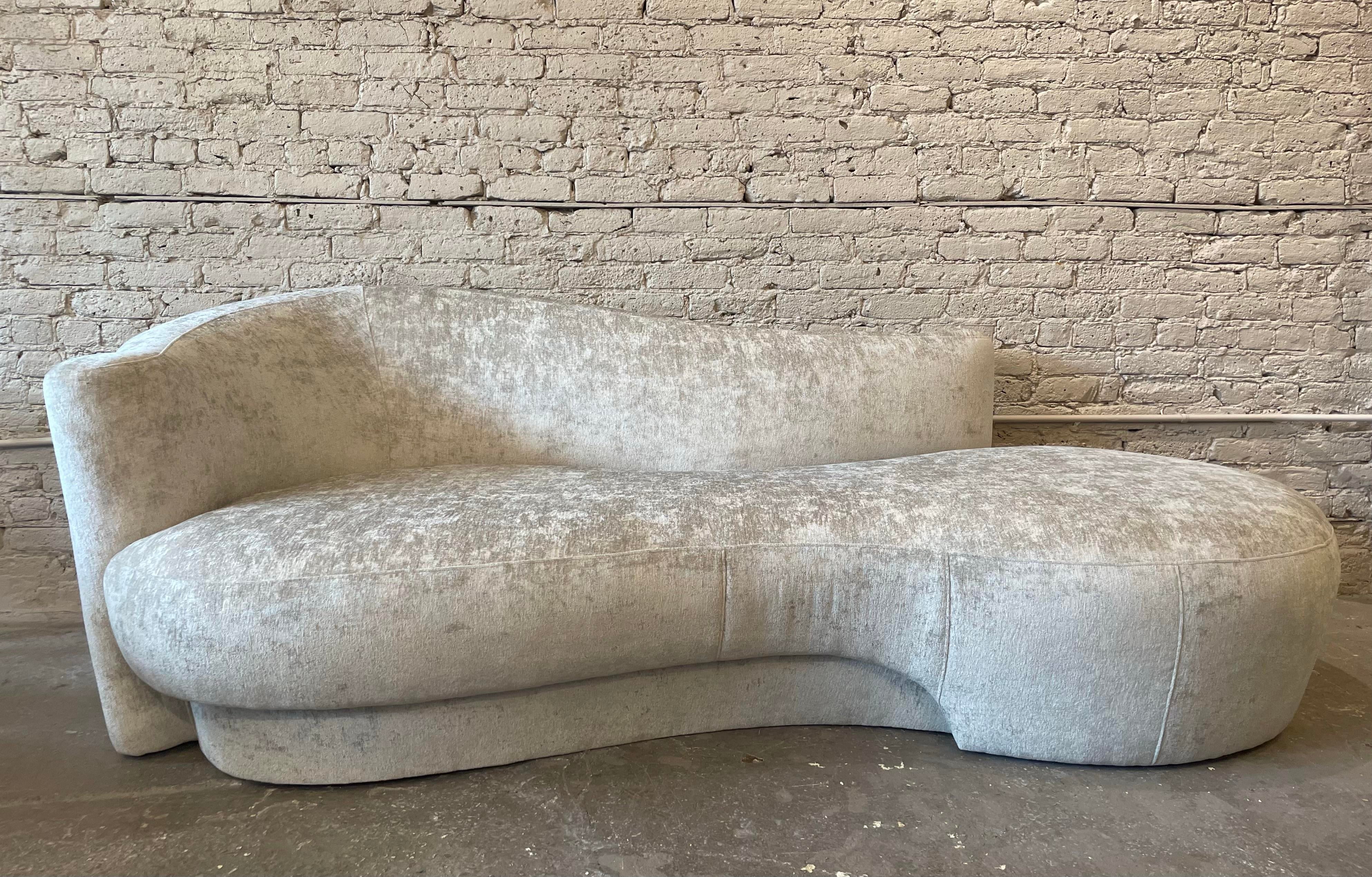 Curved Sofa Chaise 1980s in the Manner of Kagan