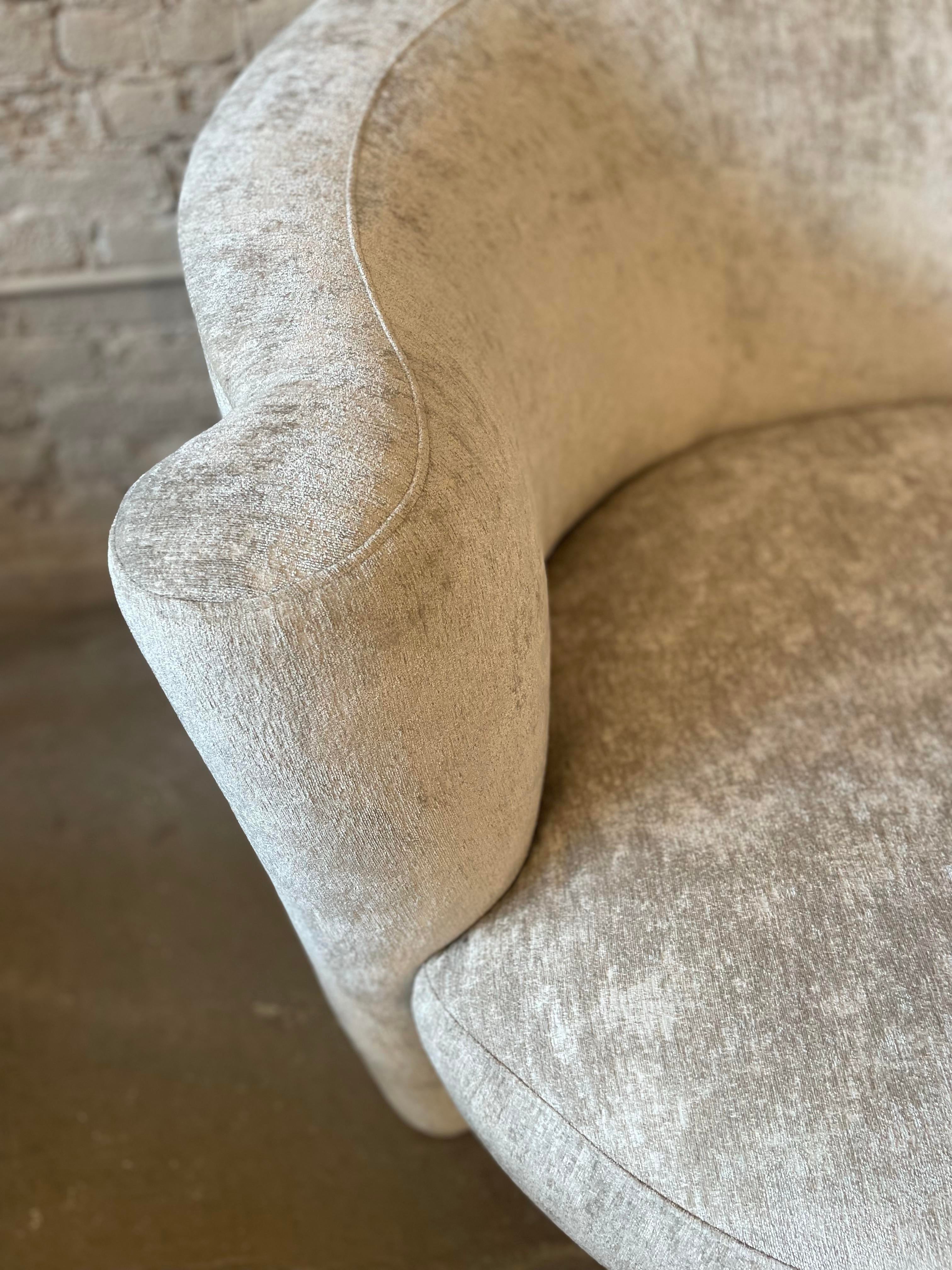 Curved Sofa Chaise 1980s in the Manner of Kagan