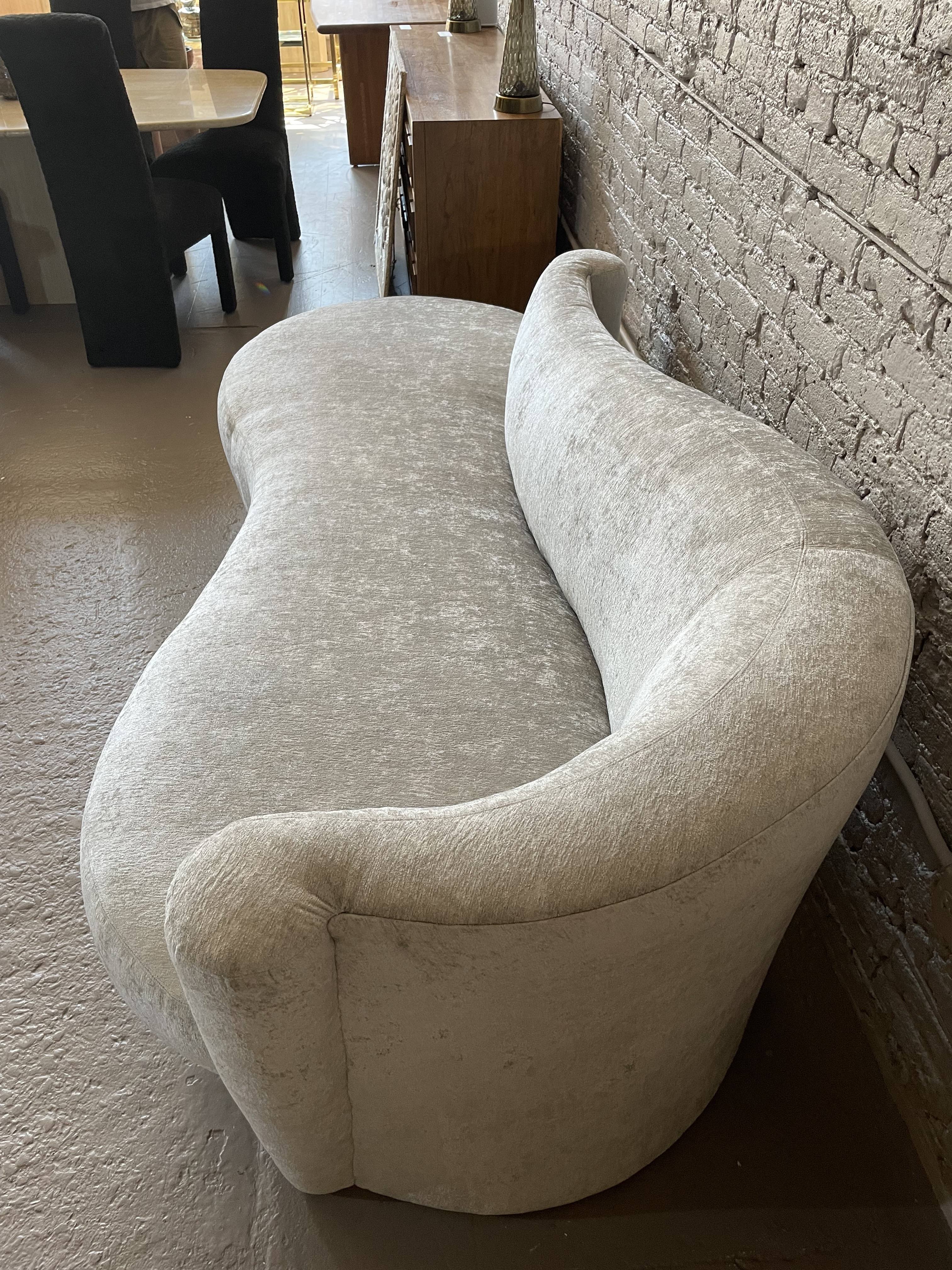 Postmodern Weiman Curved Sofa Chaise Serpentine Attributed to Vladimir Kagan