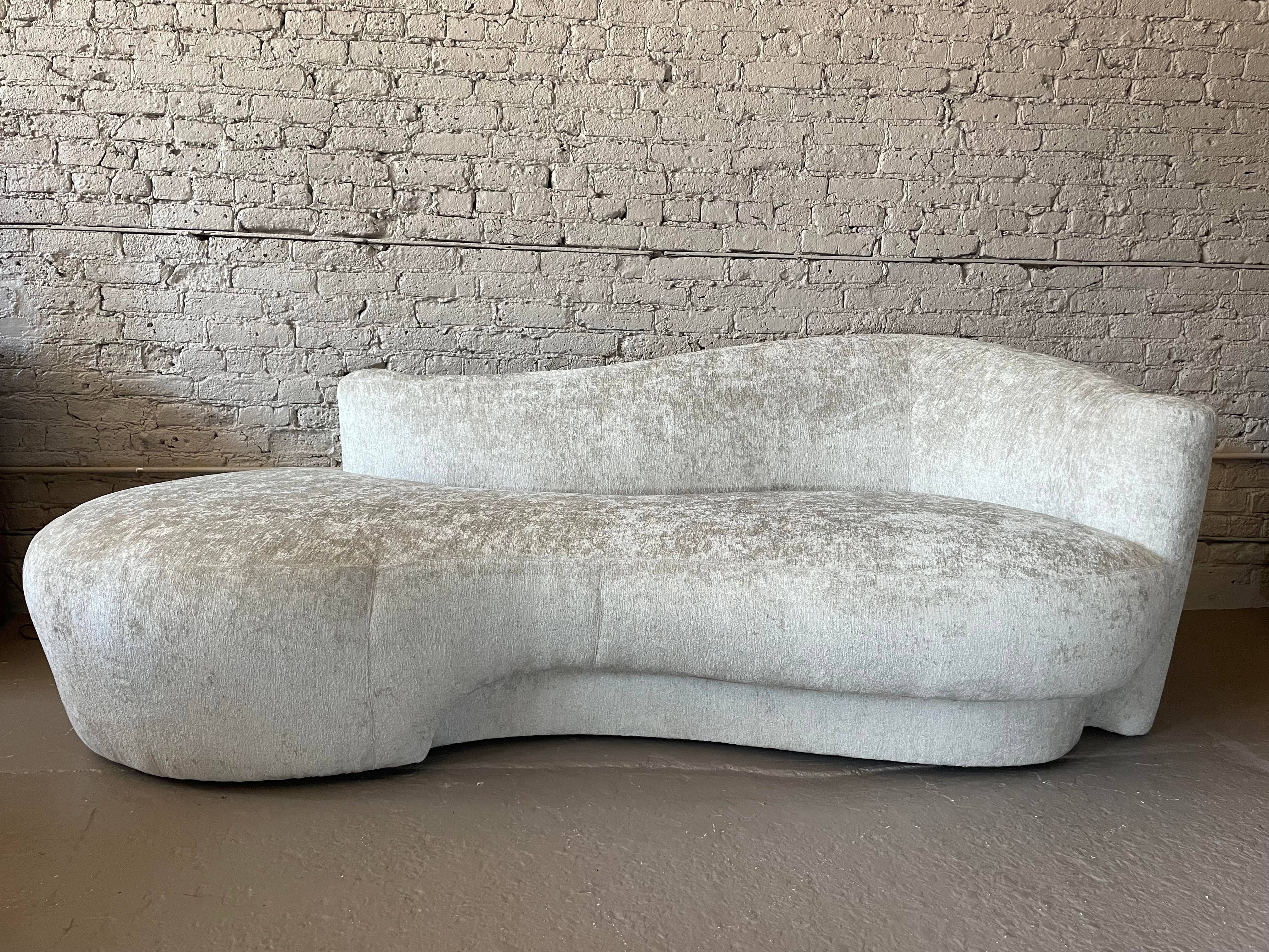 Postmodern Weiman Curved Sofa Chaise Serpentine Attributed to Vladimir Kagan