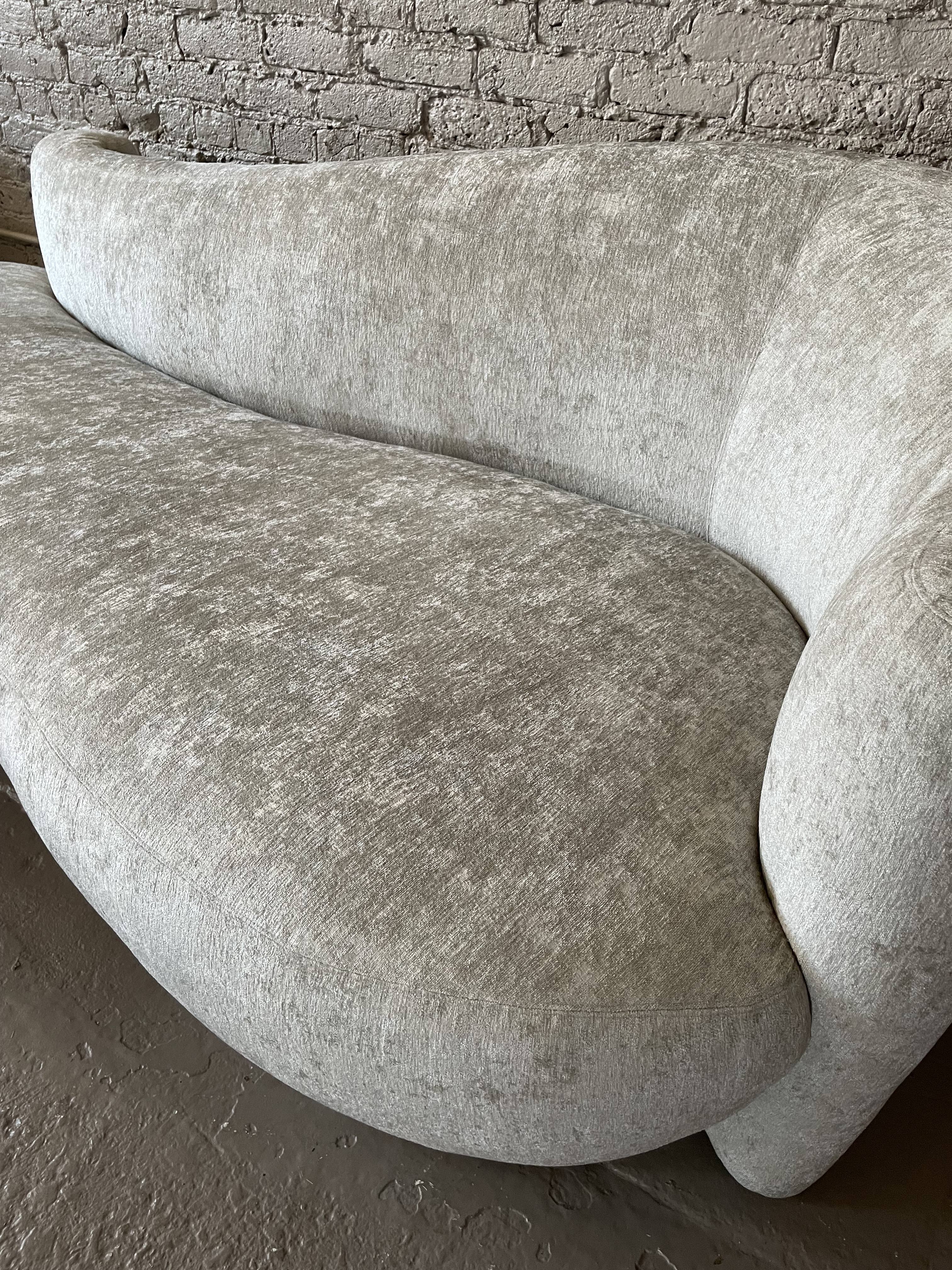 Postmodern Weiman Curved Sofa Chaise Serpentine Attributed to Vladimir Kagan