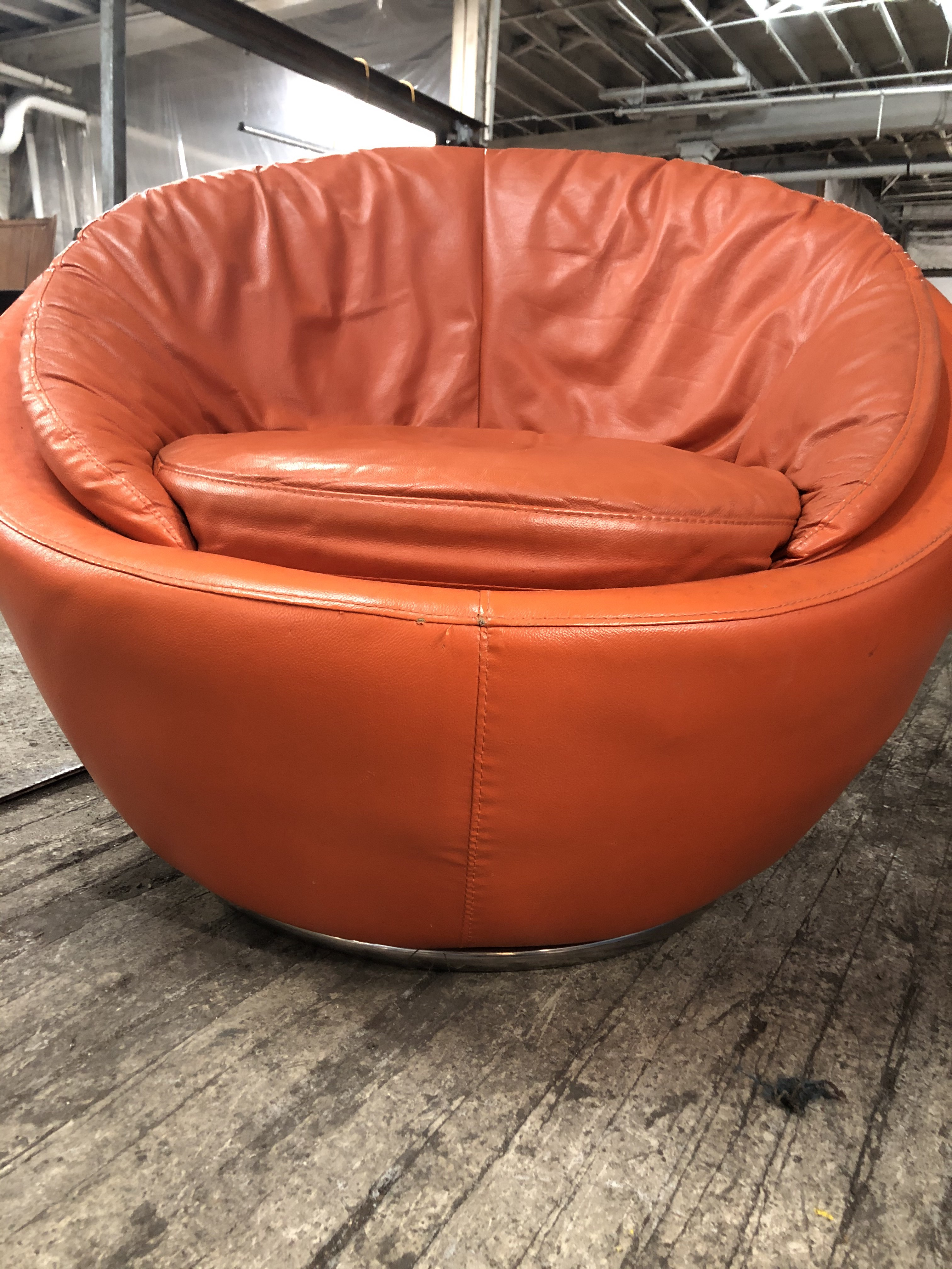 Vintage Mid Century Milo Baughman-Style Oversized Swivel Chair