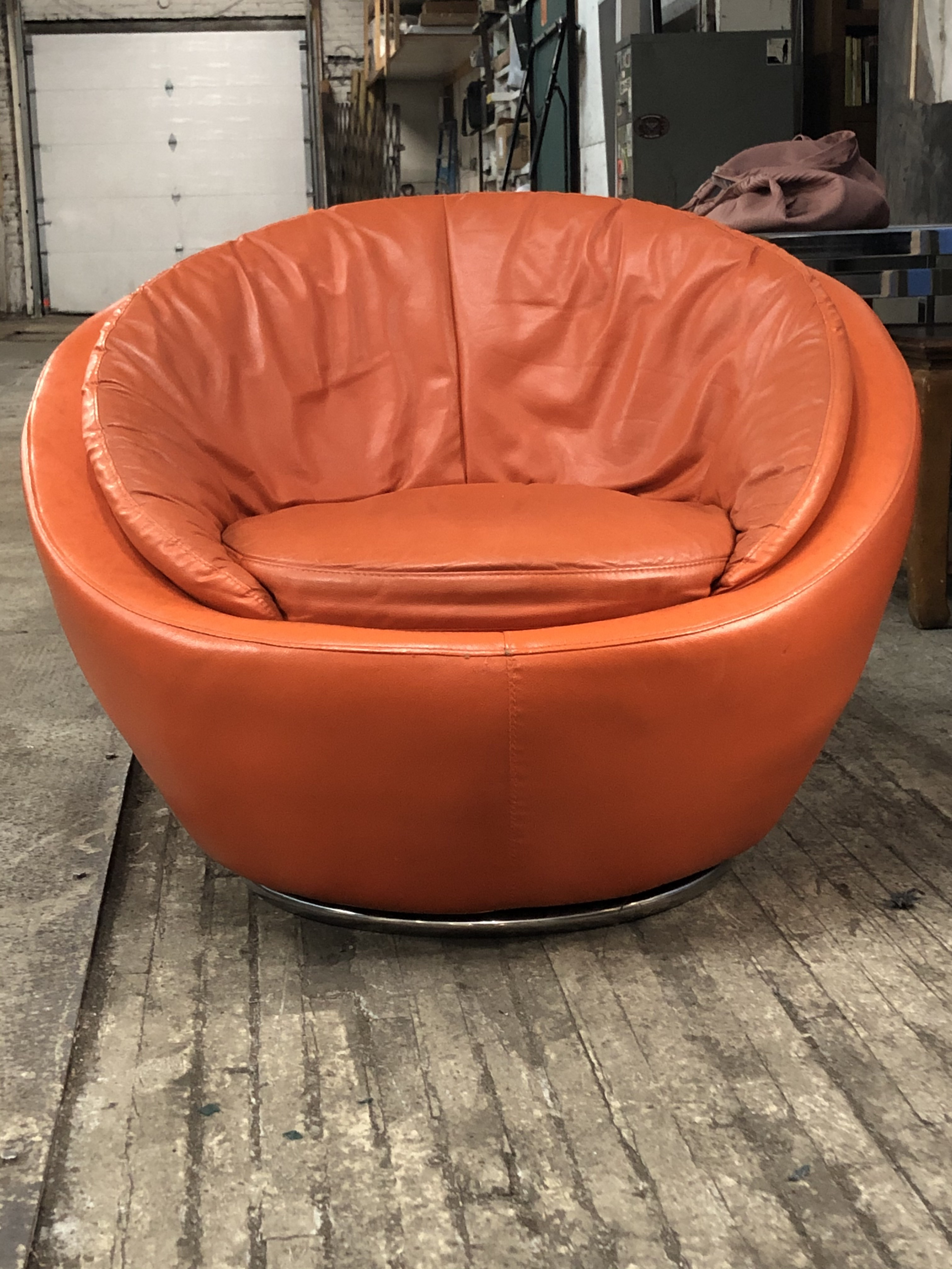 Vintage Mid Century Milo Baughman-Style Oversized Swivel Chair