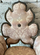 Cargar imagen en el visor de la galería, 1950s Grosfeld House Vintage Flower Leaf Side Chairs - a Pair
