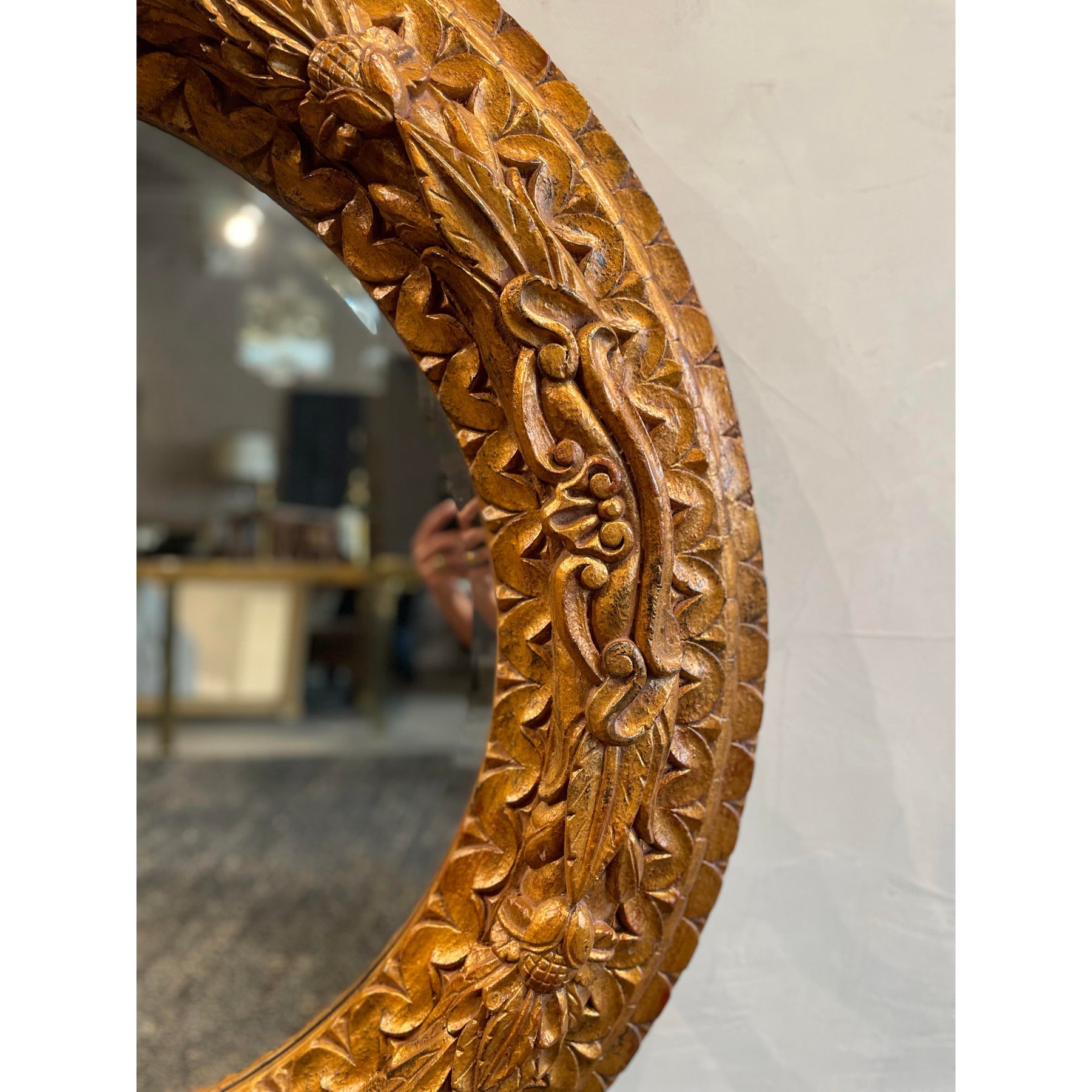 1960s Vintage Hand-Carved Giltwood Round Mirror With Floral Relief