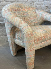 Cargar imagen en el visor de la galería, 1980s Postmodern Arc Chairs in the Style of Kagan - a Pair
