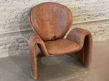 Cargar imagen en el visor de la galería, 1980s Sculptural Postmodern Distressed Leather Chair
