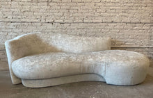 Cargar imagen en el visor de la galería, Curved Sofa Chaise 1980s in the Manner of Kagan
