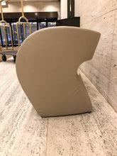 Cargar imagen en el visor de la galería, Ron Arad Albert and Victoria for Moroso Leather Chairs - a Pair
