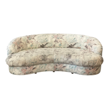 Cargar imagen en el visor de la galería, 1980s Drexel Heritage Kidney Curved Vintage Sofa
